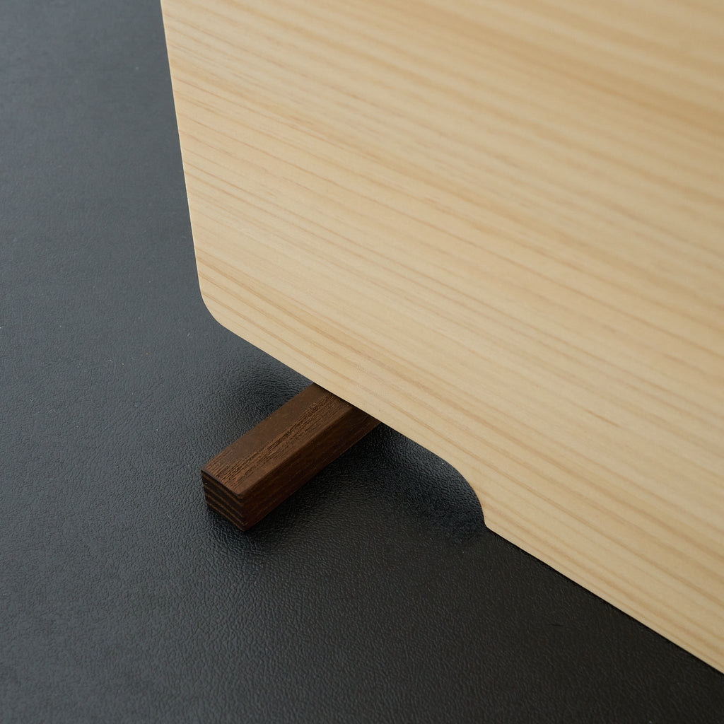 Hitohira Hinoki Thin Cutting Board with Stand (Small)